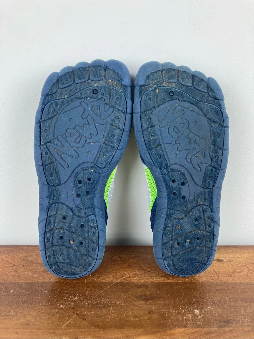 NEWTZ ULTIMATE WATER SHOES W/Foot Bumpers Blue/Green Youth Boys Size 2/3.